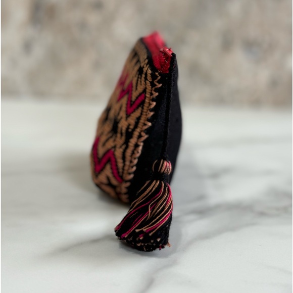 Embroidered Padded Pouch - Picture 4 of 7